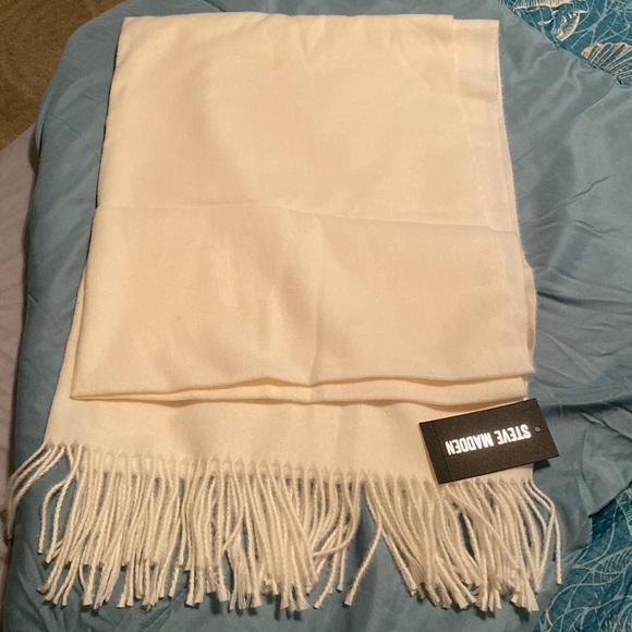 Steve Madden Accessories - Steve Madden Soft Blanket Wrap